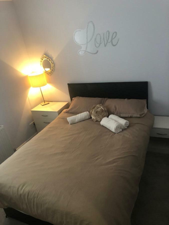 Cheapsleepz 49 Moscow Drive Hotel ลิเวอร์พูล ภายนอก รูปภาพ