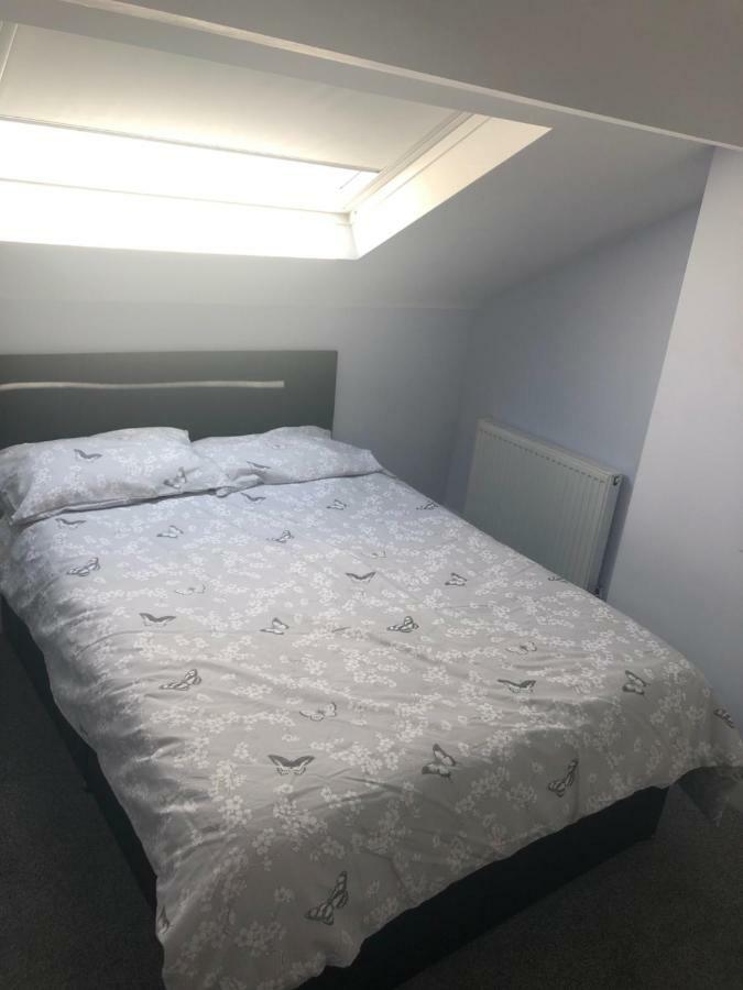 Cheapsleepz 49 Moscow Drive Hotel ลิเวอร์พูล ภายนอก รูปภาพ