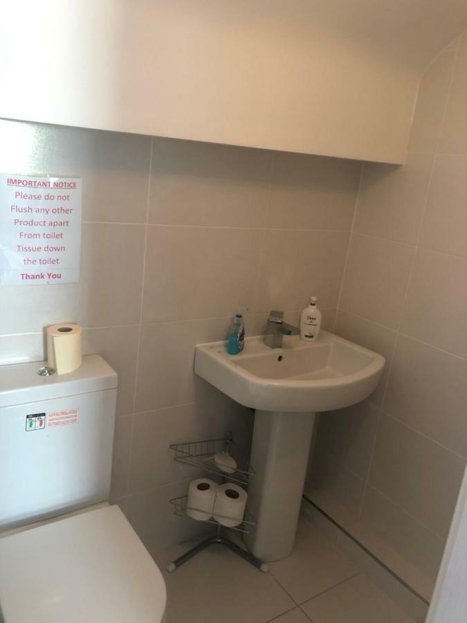 Cheapsleepz 49 Moscow Drive Hotel ลิเวอร์พูล ภายนอก รูปภาพ
