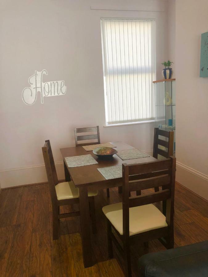 Cheapsleepz 49 Moscow Drive Hotel ลิเวอร์พูล ภายนอก รูปภาพ