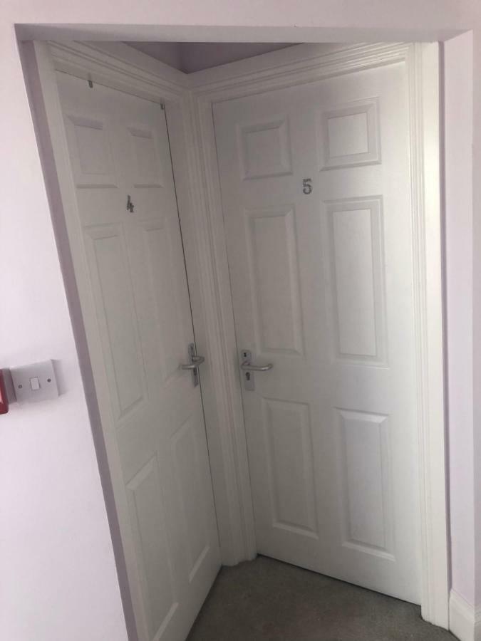 Cheapsleepz 49 Moscow Drive Hotel ลิเวอร์พูล ภายนอก รูปภาพ