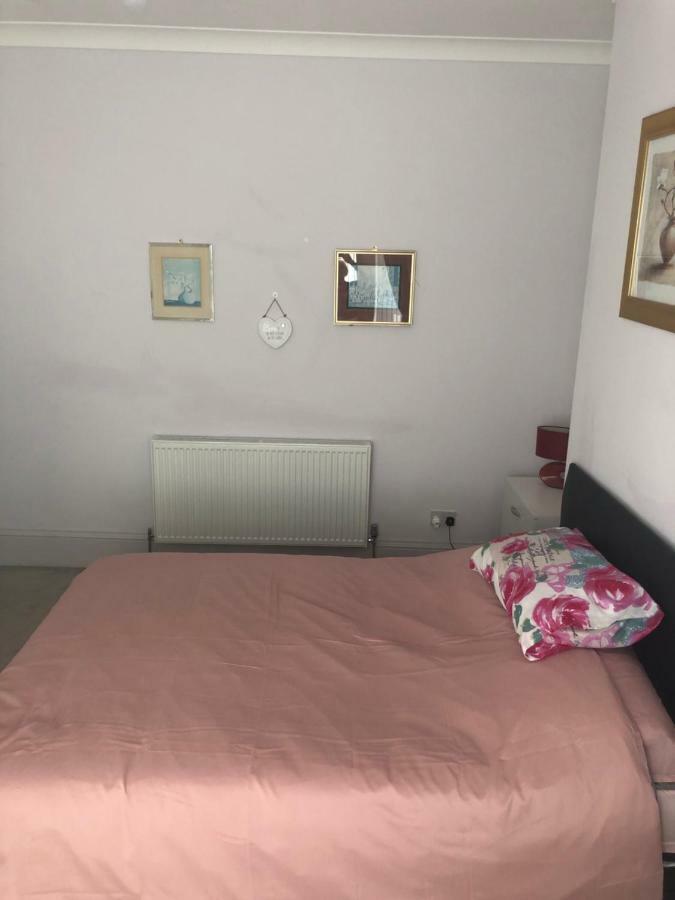 Cheapsleepz 49 Moscow Drive Hotel ลิเวอร์พูล ภายนอก รูปภาพ