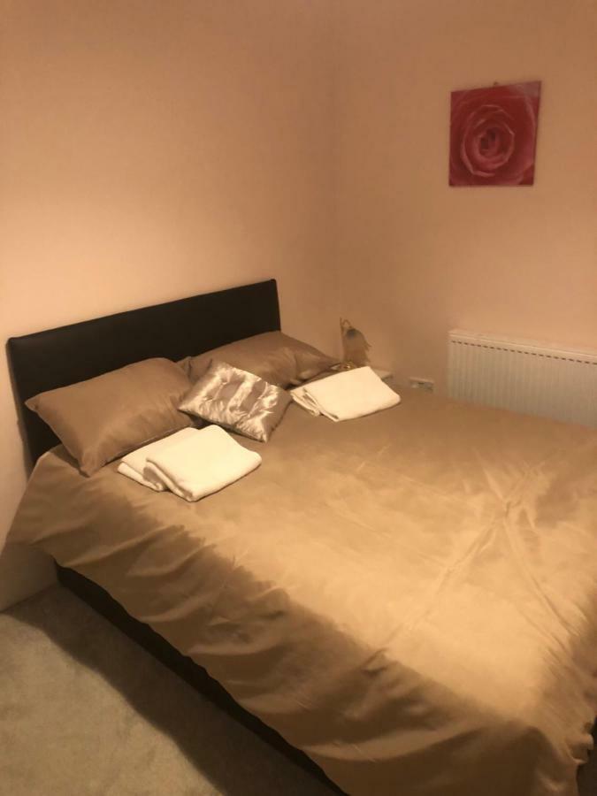 Cheapsleepz 49 Moscow Drive Hotel ลิเวอร์พูล ภายนอก รูปภาพ