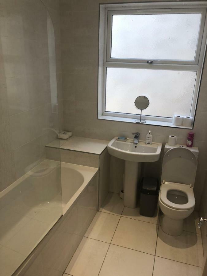 Cheapsleepz 49 Moscow Drive Hotel ลิเวอร์พูล ภายนอก รูปภาพ