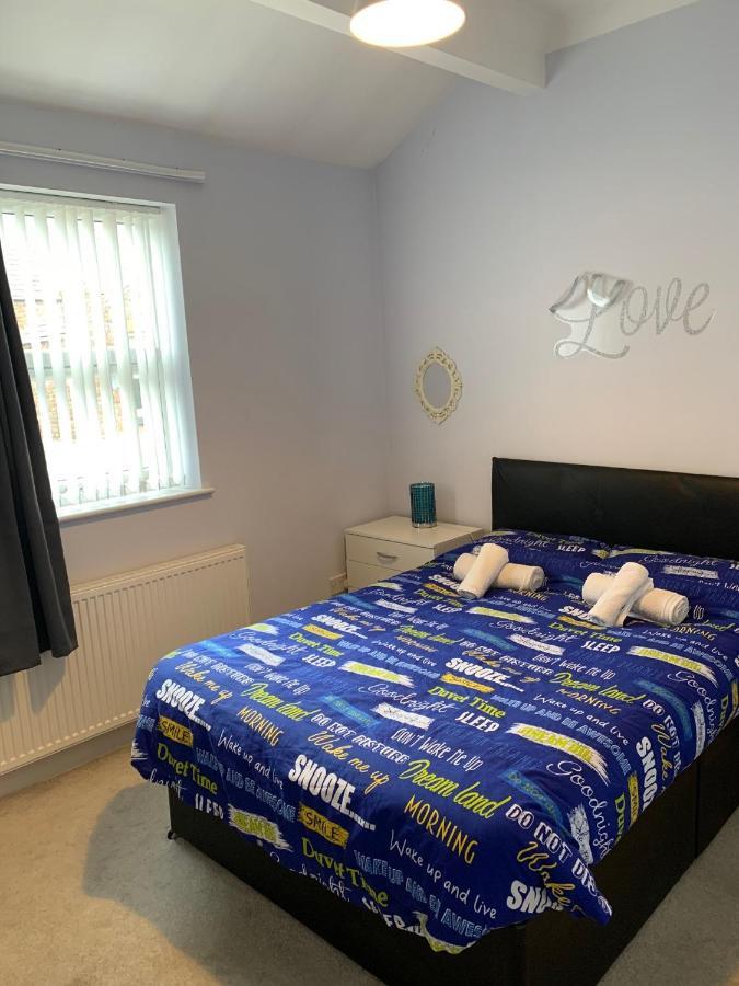 Cheapsleepz 49 Moscow Drive Hotel ลิเวอร์พูล ภายนอก รูปภาพ