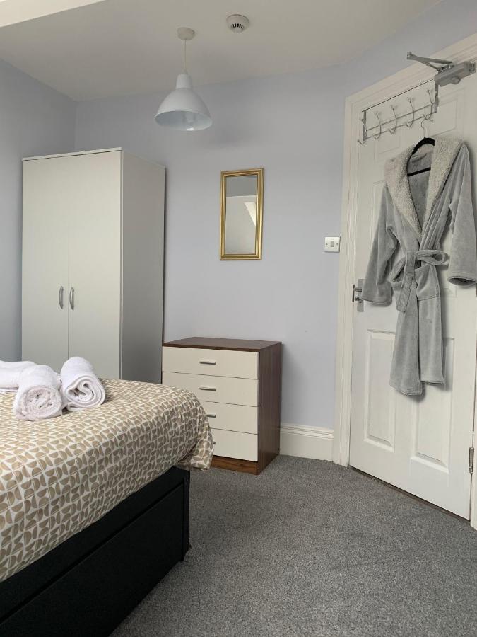 Cheapsleepz 49 Moscow Drive Hotel ลิเวอร์พูล ภายนอก รูปภาพ